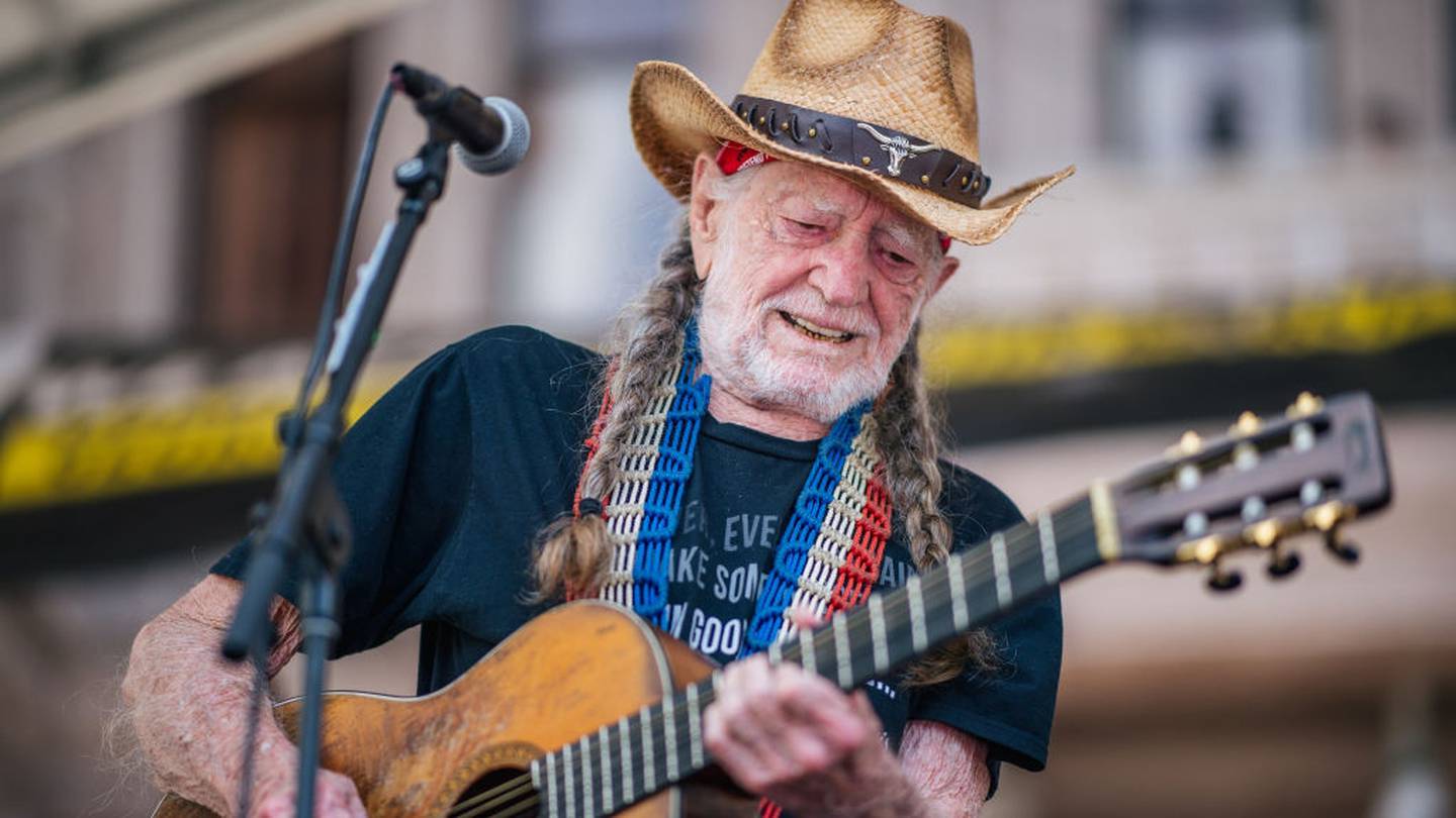 On the road again Willie Nelson cleared by doctors to return to Outlaw