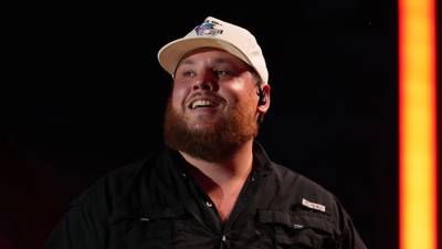 Luke Combs is all smiles at Miller Brewery