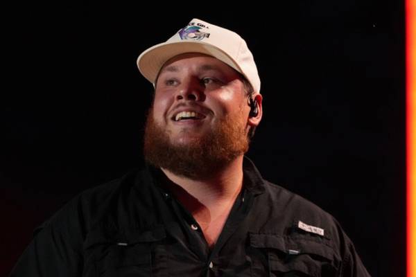 Luke Combs is all smiles at Miller Brewery