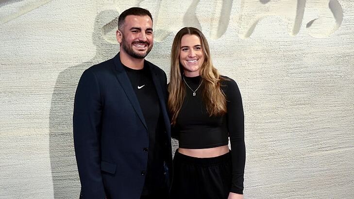 Hroniss Grasu, Sabrina Ionescu